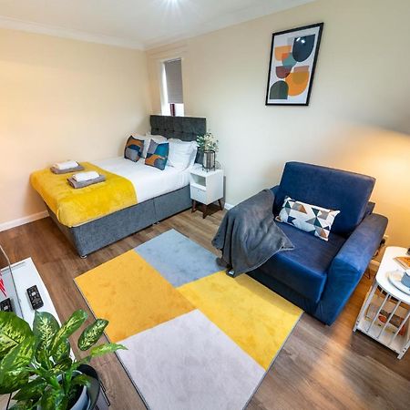 Grange Studio Apartment - Heathrow Стейнс Экстерьер фото