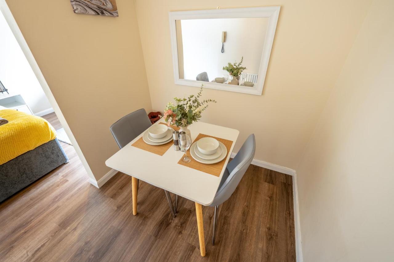 Grange Studio Apartment - Heathrow Стейнс Экстерьер фото