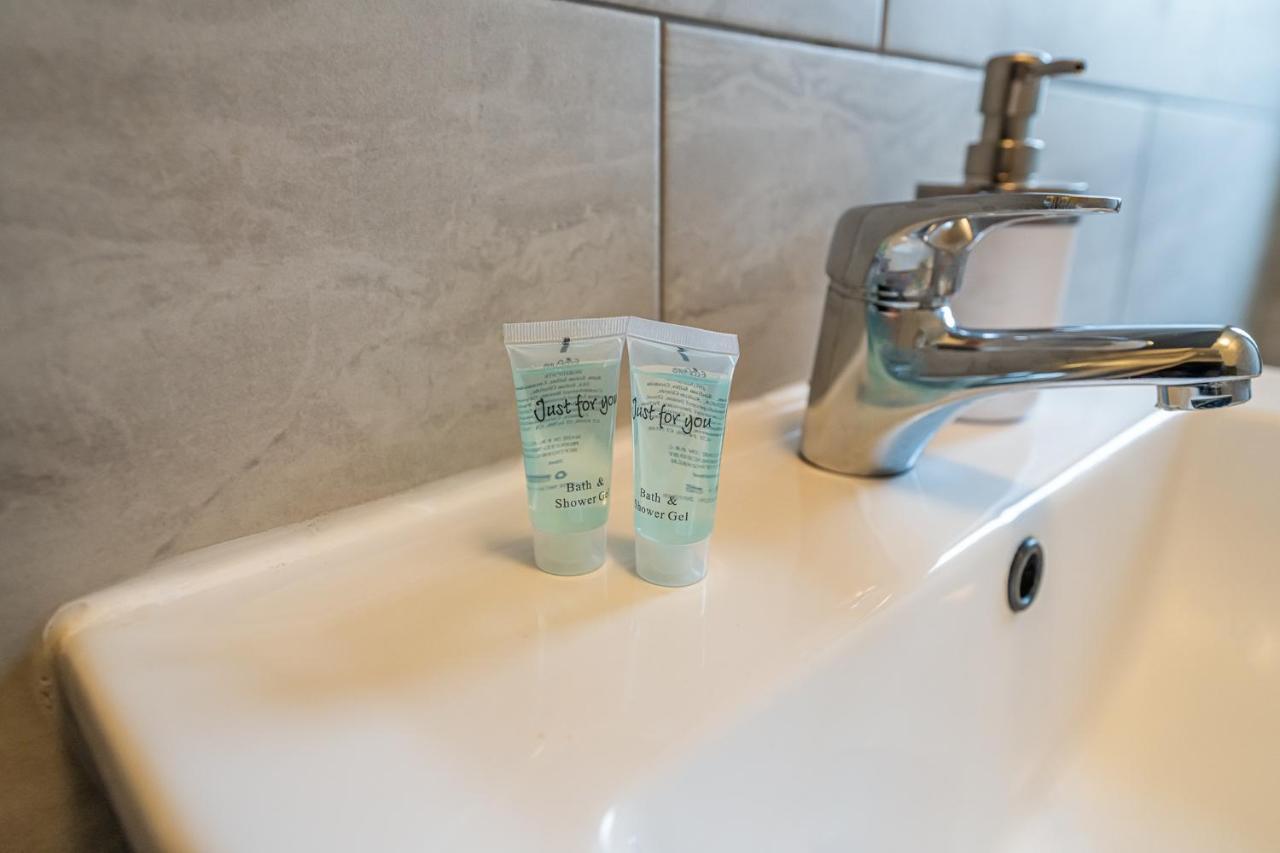Grange Studio Apartment - Heathrow Стейнс Экстерьер фото