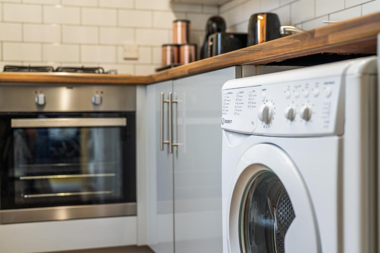 Grange Studio Apartment - Heathrow Стейнс Экстерьер фото