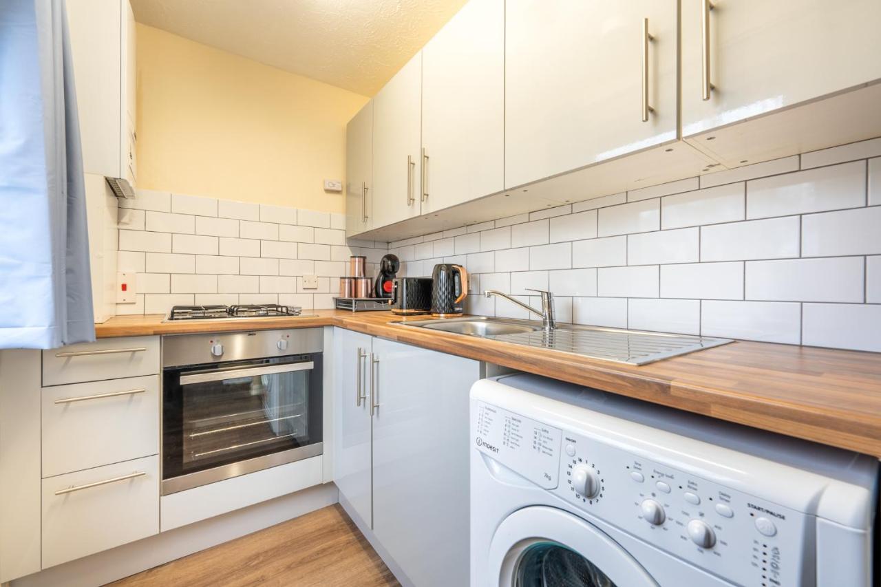 Grange Studio Apartment - Heathrow Стейнс Экстерьер фото