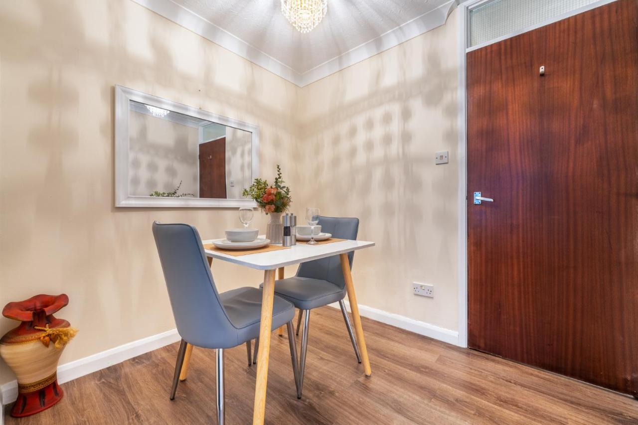 Grange Studio Apartment - Heathrow Стейнс Экстерьер фото