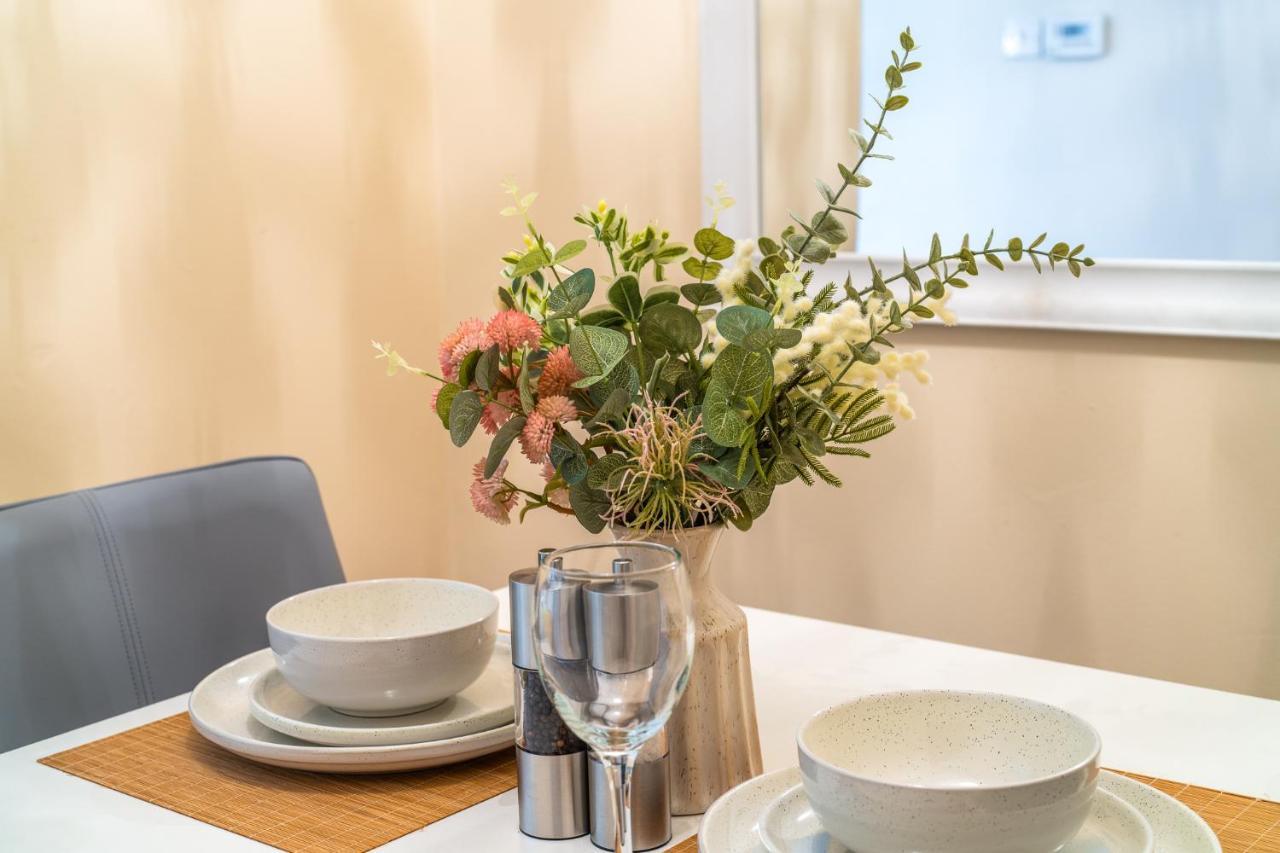 Grange Studio Apartment - Heathrow Стейнс Экстерьер фото